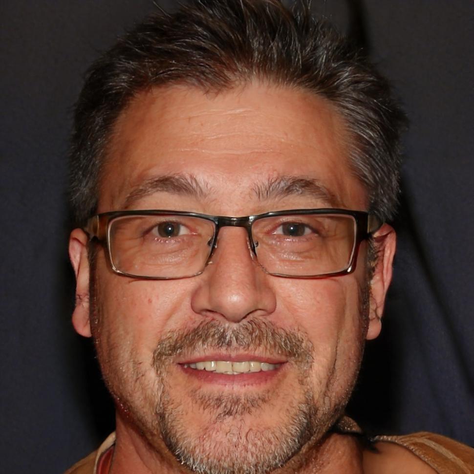 Милош Радић - ведущий финансовый консультант Qeldron